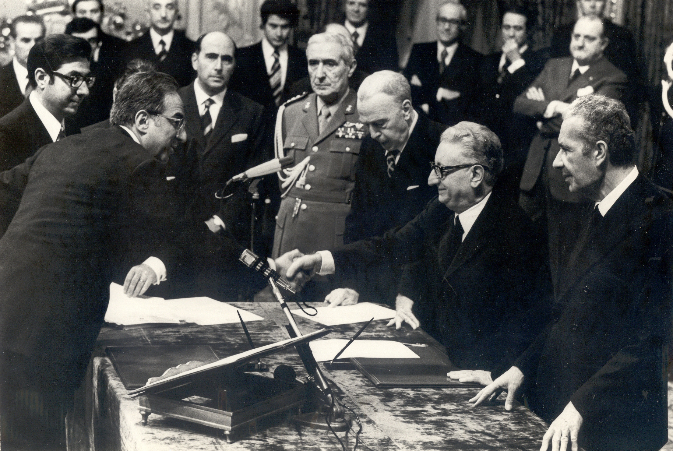  1976. Giuramento come Ministro dell'Interno davanti al Presidente della Repubblica Giovanni Leone e al Presidente del Consiglio Aldo Moro