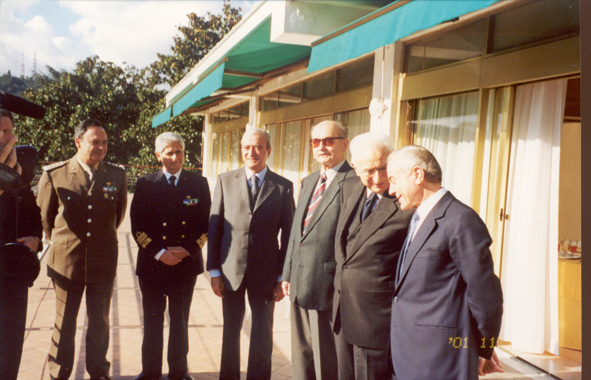   2001. Con il Generale Jaruzelski al Circolo della Marina, Roma.