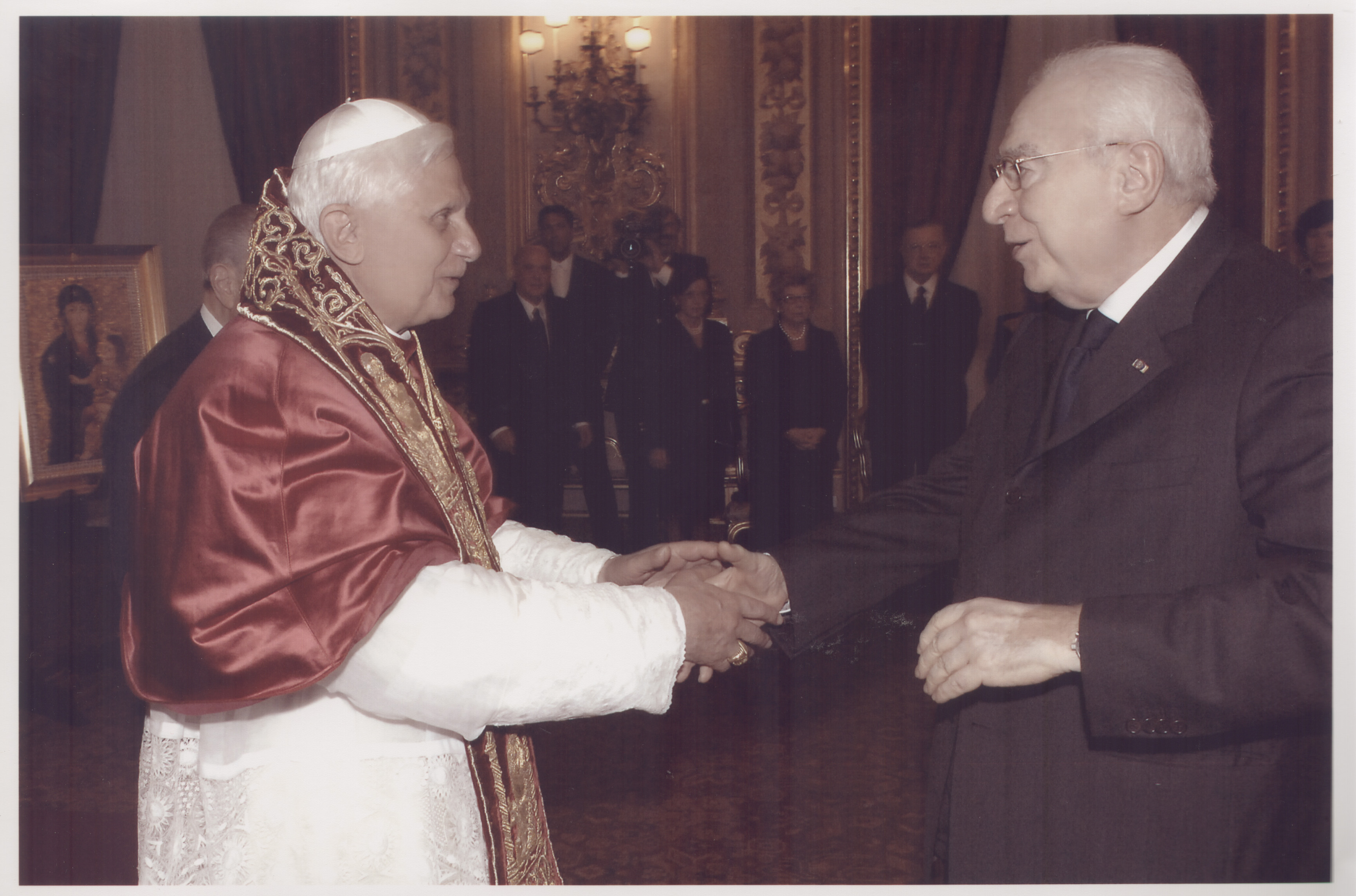   2005. Con Sua Santità Benedetto XVI.
